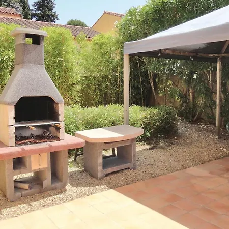 בית נופש Cozy In With Outdoor Swimming Pool